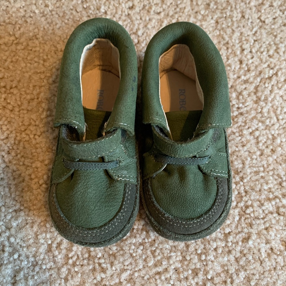 Green Robeez leather baby shoes. 12-18 mo